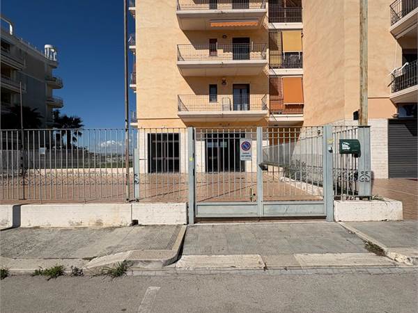 Via Ugo la Malfa - LOCALE COMMERCIALE - AFFITTO